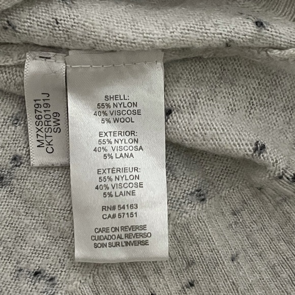 Turtleneck Sweater by Calvin Klein (M) - Picture 7 of 11